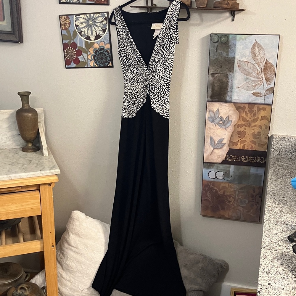 Elegant Joseph Ribkoff Black and White Women's Dress Top Is Shiny Beads!! Sz 6!